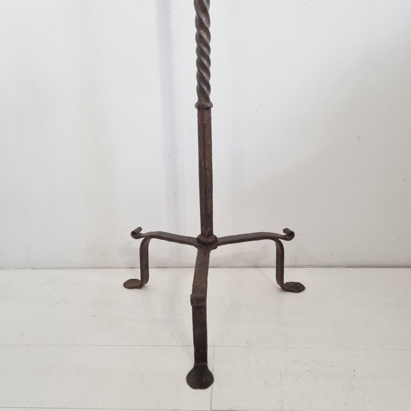 17th-18th Century Hand Forged Iron Candleholder-tresors-trouves-2002476-main-637995668398291779.jpg
