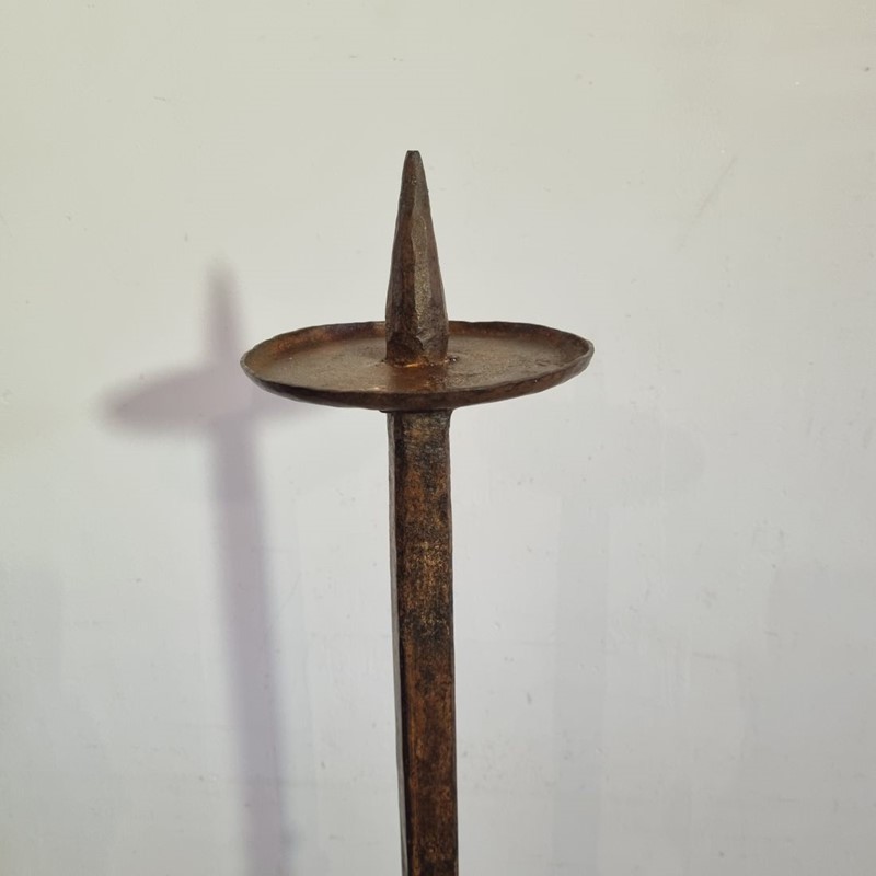 17th-18th Century Hand Forged Iron Candleholder-tresors-trouves-2002477-main-637995668403760332.jpg