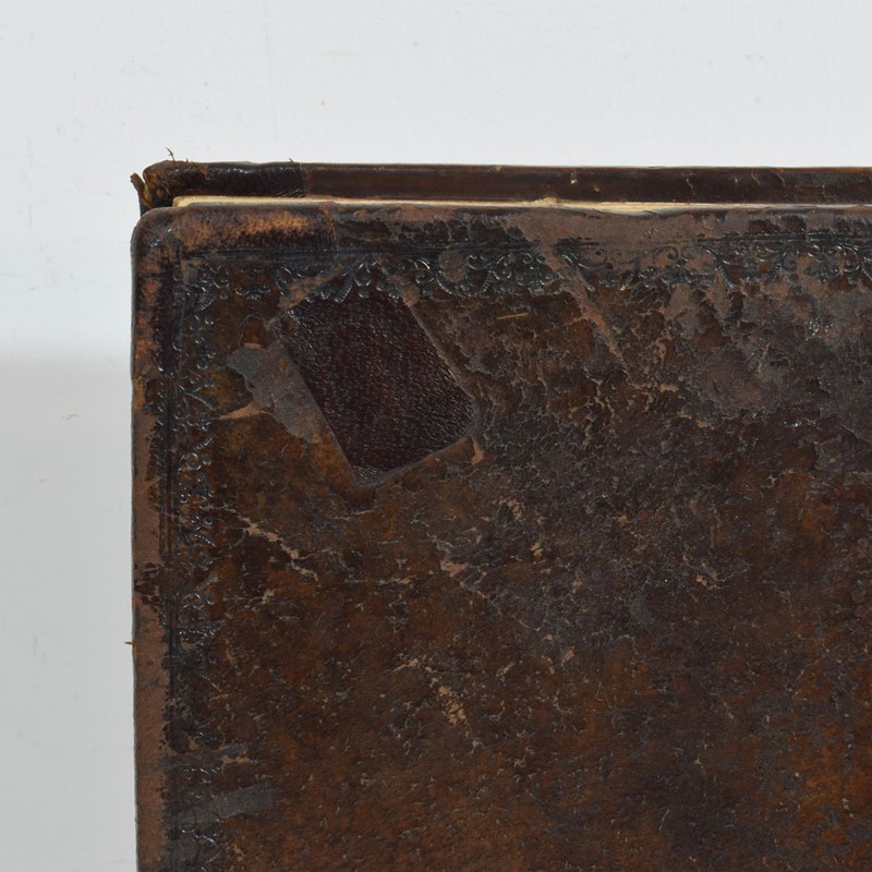 18th Century French Leather Keepsake, Hiding Book-tresors-trouves-21030215-main-637996303898287072.JPG