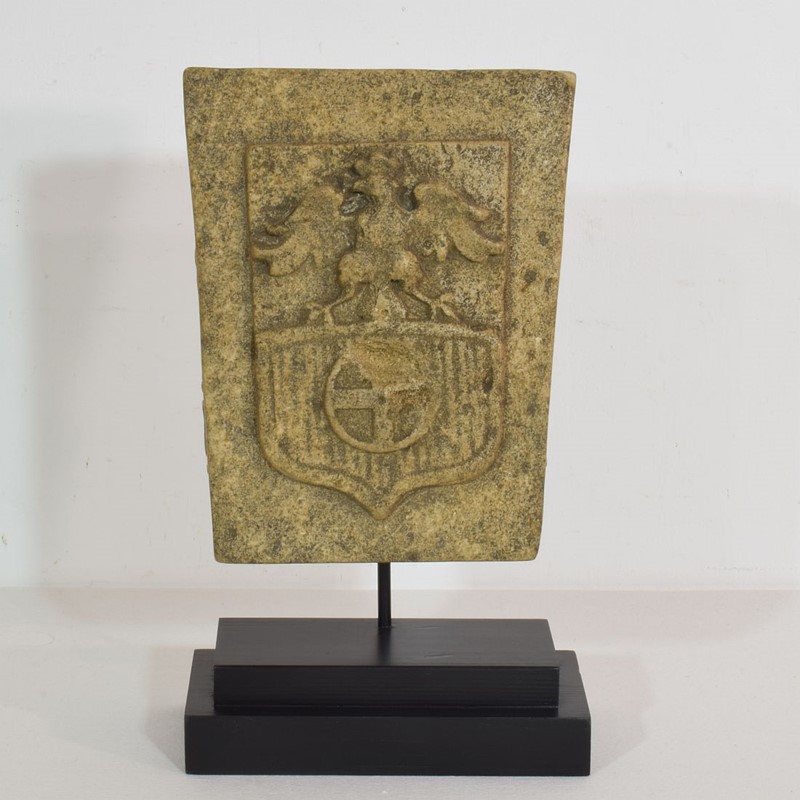 18th Century French Carved Stone Coat of Arms-tresors-trouves-2104570-main-637869976308863250.JPG