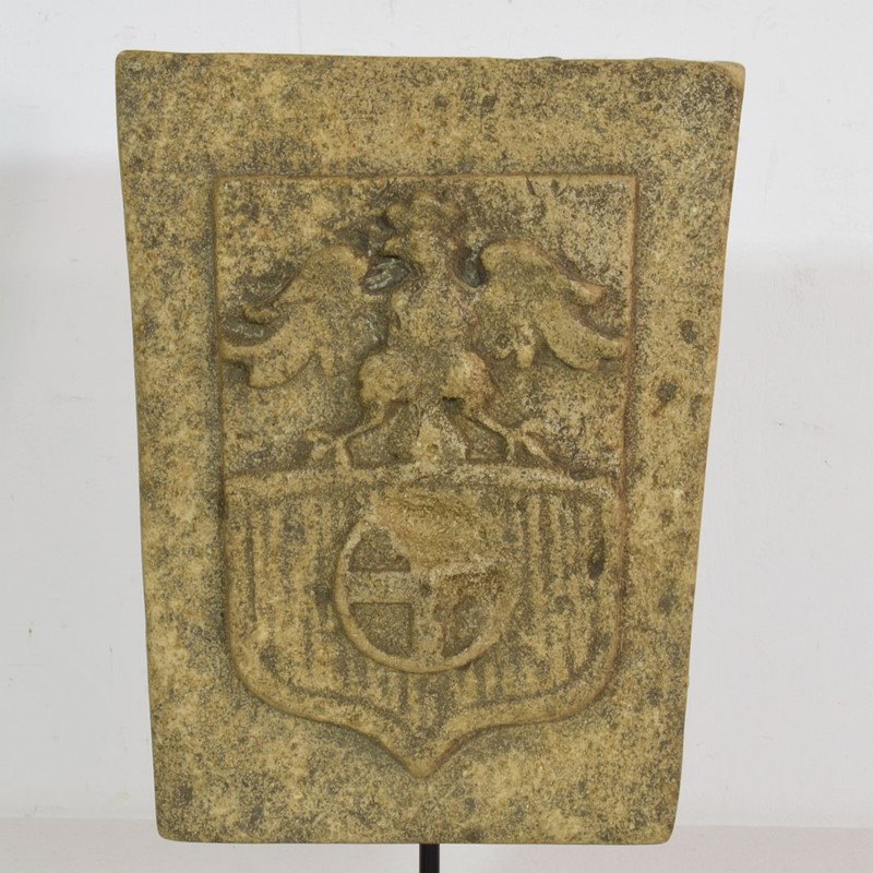18th Century French Carved Stone Coat of Arms-tresors-trouves-2104576-main-637869976465581280.JPG