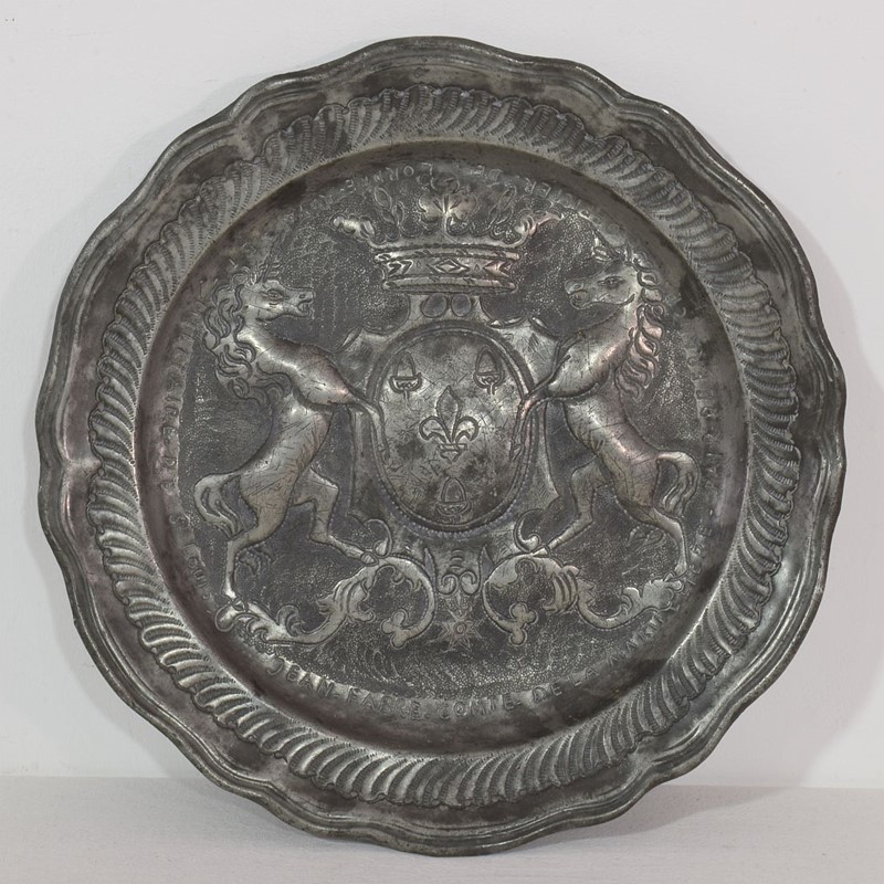 19th Century French Pewter Plate with Coat of Arms-tresors-trouves-2200140-main-637870018522073145.JPG