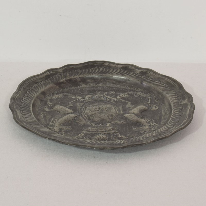 19th Century French Pewter Plate with Coat of Arms-tresors-trouves-22001412-main-637870018746293341.JPG