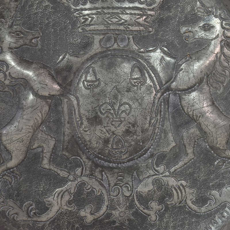 19th Century French Pewter Plate with Coat of Arms-tresors-trouves-2200143-main-637870018700355207.JPG