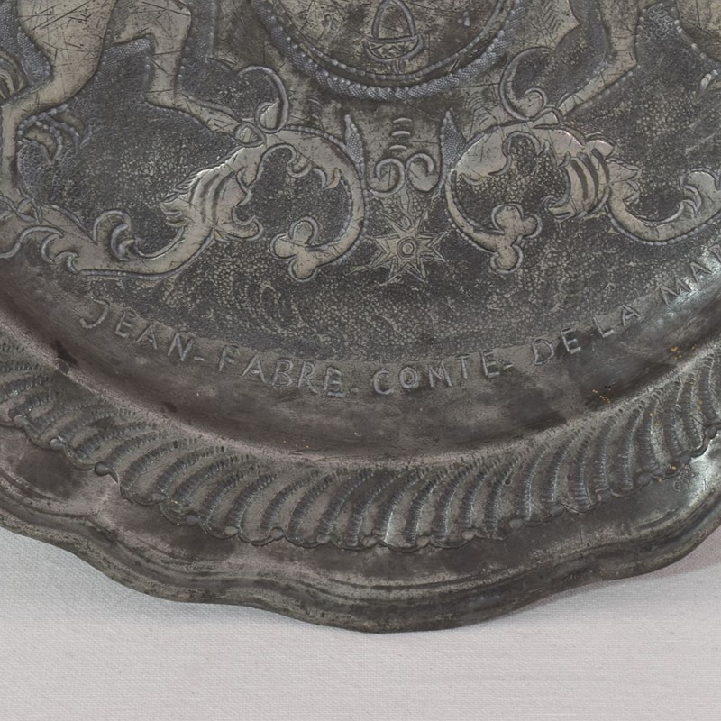 19th Century French Pewter Plate with Coat of Arms-tresors-trouves-2200146-main-637870018715824234.JPG
