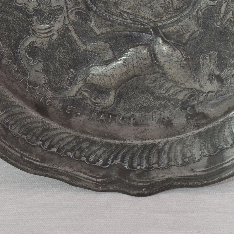 19th Century French Pewter Plate with Coat of Arms-tresors-trouves-2200148-main-637870018726293203.JPG