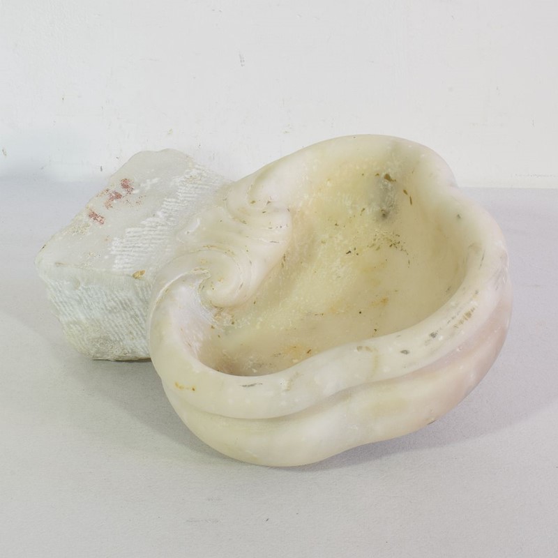 17th/ 18th Century Baroque Marble Holy Water Font-tresors-trouves-2201380-main-637996395641191162.JPG
