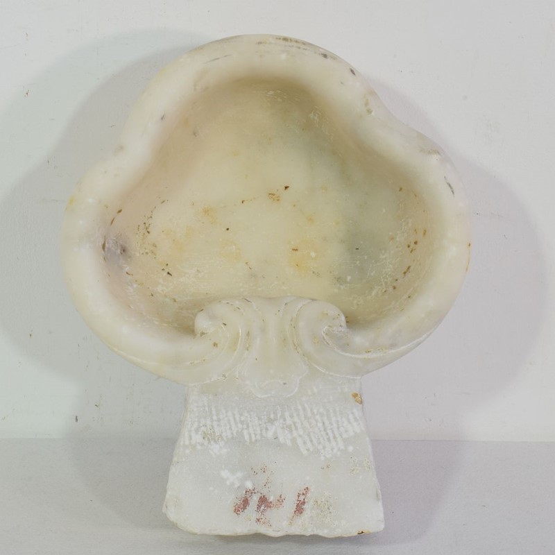 17th/ 18th Century Baroque Marble Holy Water Font-tresors-trouves-22013812-main-637996395864443219.JPG