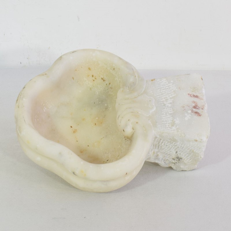 17th/ 18th Century Baroque Marble Holy Water Font-tresors-trouves-2201383-main-637996395826943362.JPG