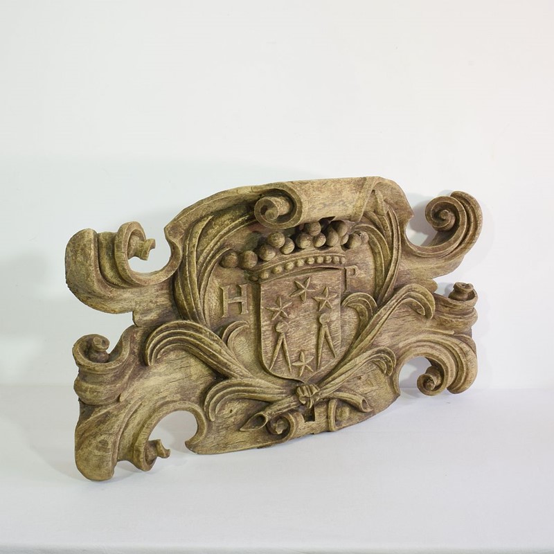 17th/ 18th Century Weathered Oak Coat Of Arms-tresors-trouves-2201912-main-637996522944571541.JPG