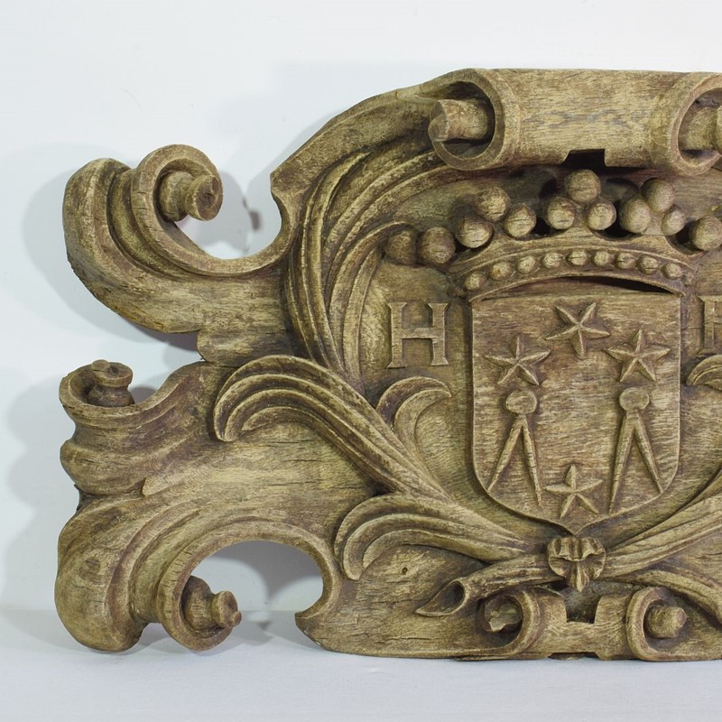 17th/ 18th Century Weathered Oak Coat Of Arms-tresors-trouves-2201918-main-637996522970196388.JPG