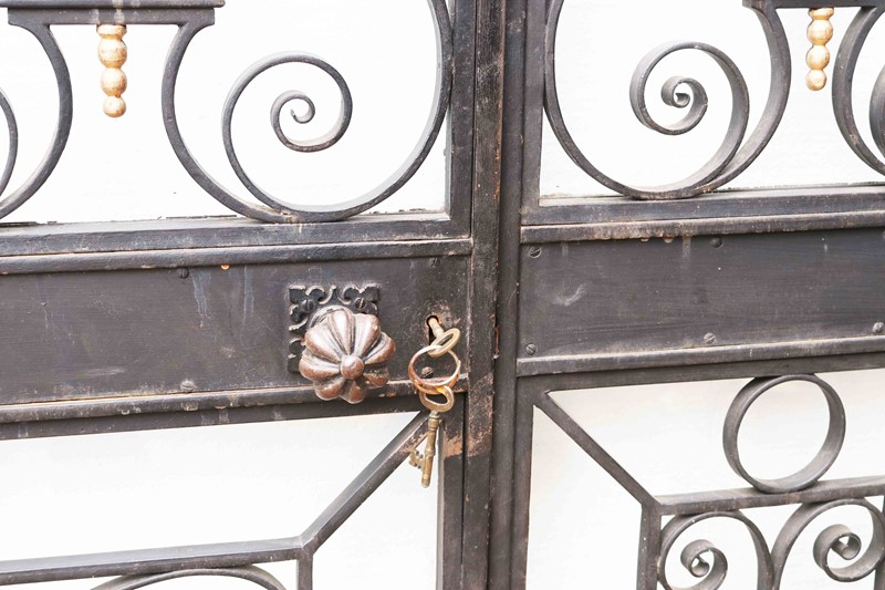 A Reclaimed Glazed Wrought Iron Entrance-way-uk-heritage-29084-100008-main-637697250327444203.jpg