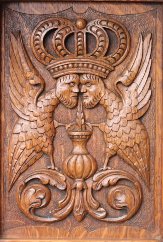 An Antique Carved Oak Fireplace-uk-heritage-29171-100014-main-637701649162823392.jpeg