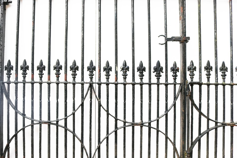 A Set of 10 ft Antique Wrought Iron Driveway Gates-uk-heritage-300106-main-637696391184554907.jpg
