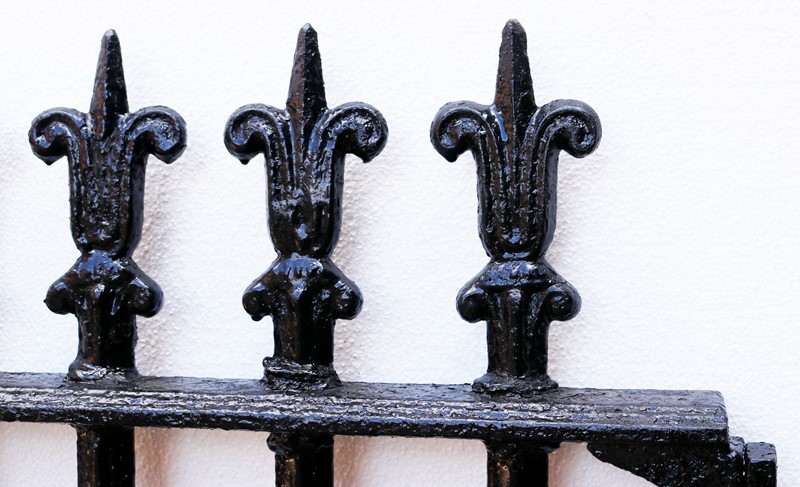 A Reclaimed Victorian Style Cast Iron Side Gate	-uk-heritage-31432-15-main-637776628184609302.jpg