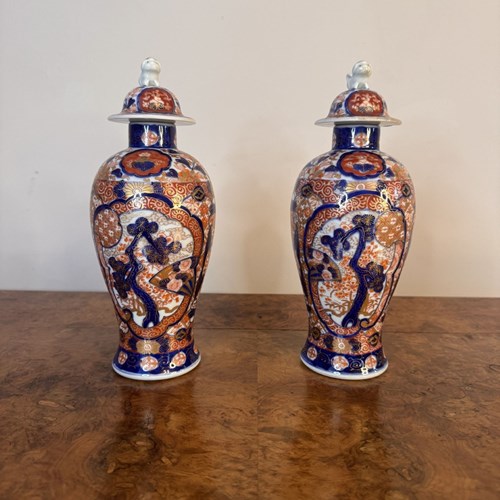 Fine Quality Pair Of Antique 19Th Century Japanese Imari Lidded Vases 