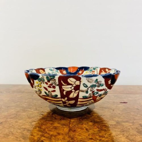 Lovely Antique Japanese Imari Bowl With A Scallop Shape Edge 