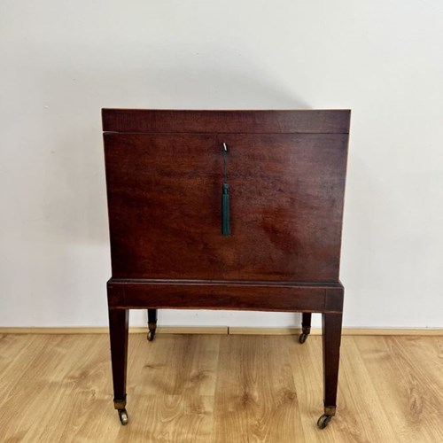Antique George III Quality Mahogany Callarette 