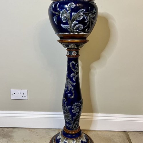 Sunning Quality Antique Royal Doulton Jardiniere On A Stand 