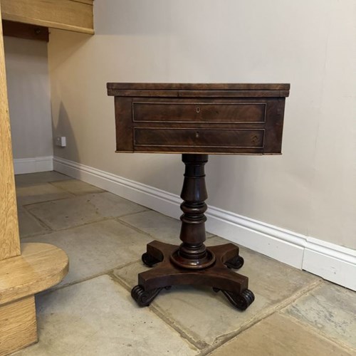 Quality Antique Victorian Mahogany Freestanding Games Table 