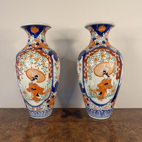 Outstanding Quality Large Pair Of Antique Japanese Imari Vases