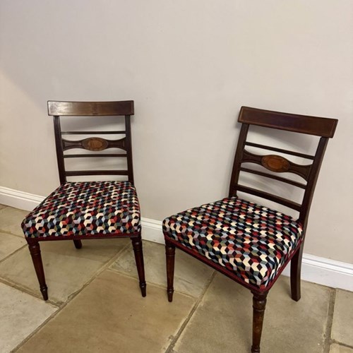 Vibrant Pair Of Antique Regency Mahogany Inlaid Pair Of Chairs 