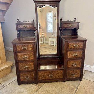 Fine Quality Antique Victorian Burr...