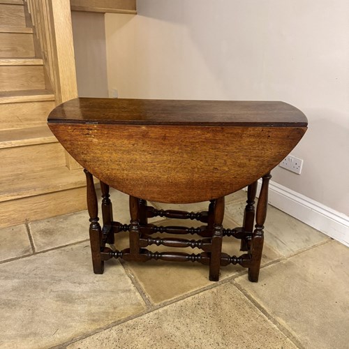 Wonderful Quality Antique Oak Drop Leaf Gateleg Table 
