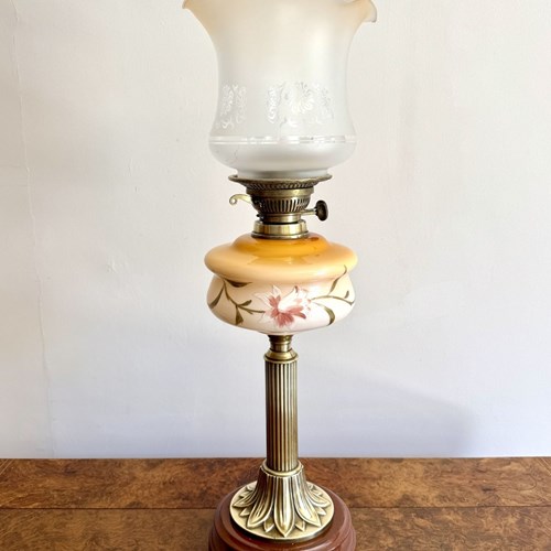 Attractive Antique Edwardian Quality Brass Oil Lamp 