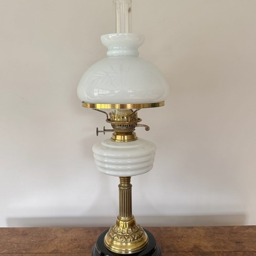 Attractive Quality Antique Edwardian Oil Lamp 