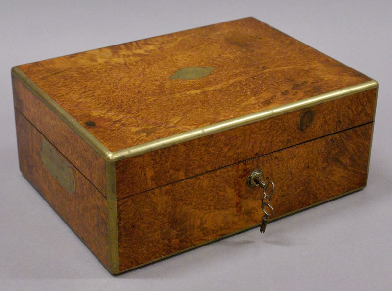 A superb amboyna dressing box-w-j-gravener-antiques-DSC01937-main-636765702646245900.jpg