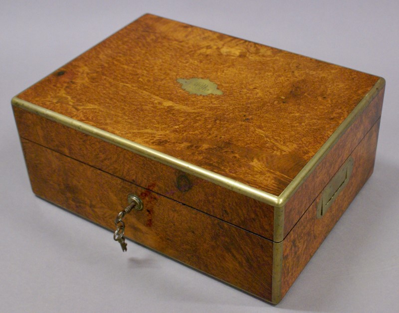 A superb amboyna dressing box-w-j-gravener-antiques-DSC01938-main-636765702837026383.jpg