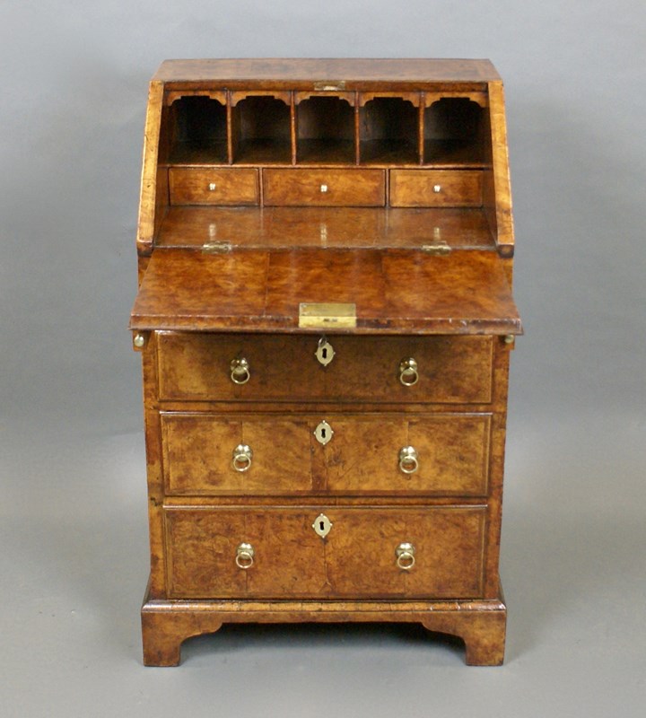 A Very Rare George II Burr Walnut Bureau-w-j-gravener-antiques-dsc00397-main-638147334441124685.jpg