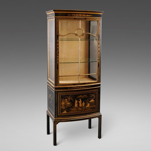 A Decorative Chinoiserie Vitrine
