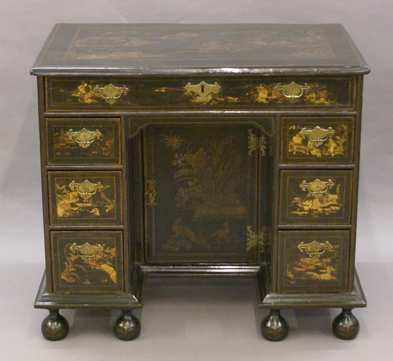 A very rare Queen Anne kneehole desk-w-j-gravener-antiques-dsc04526-main-637136685841429865.jpg