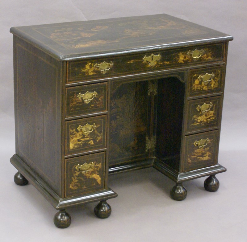 A very rare Queen Anne kneehole desk-w-j-gravener-antiques-dsc04531-main-637136685933745570.jpg