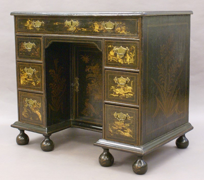 A very rare Queen Anne kneehole desk-w-j-gravener-antiques-dsc04533-main-637136686094213312.jpg