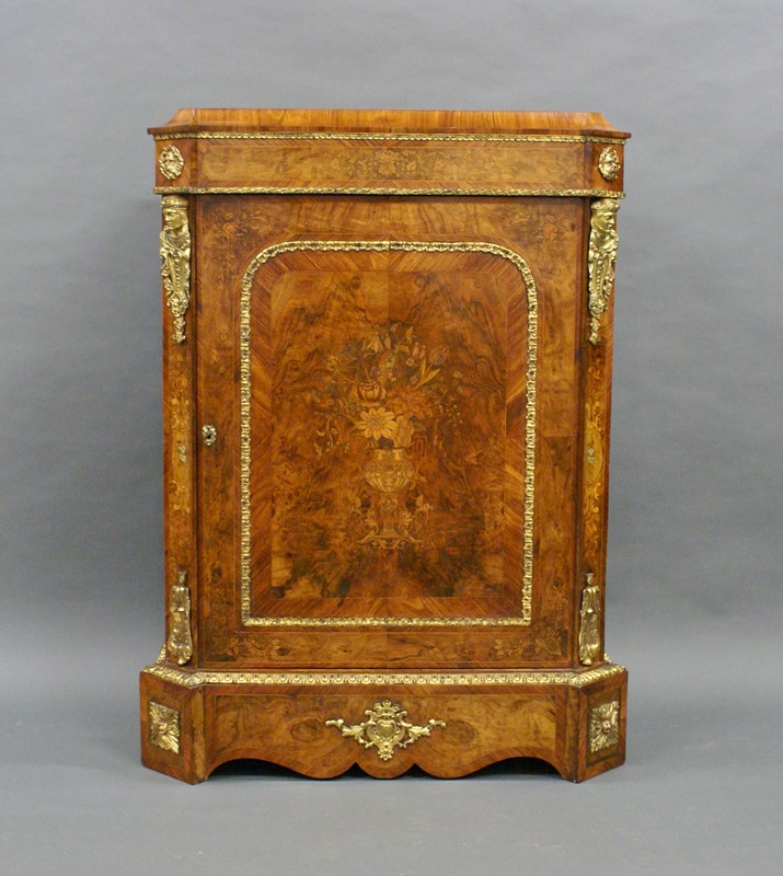 A superb Pier cabinet attributed to Gillows-w-j-gravener-antiques-dsc06787-main-637490963729600733.jpg