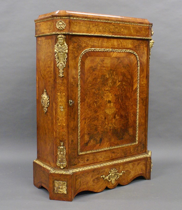 A superb Pier cabinet attributed to Gillows-w-j-gravener-antiques-dsc06791-main-637490963953662058.jpg