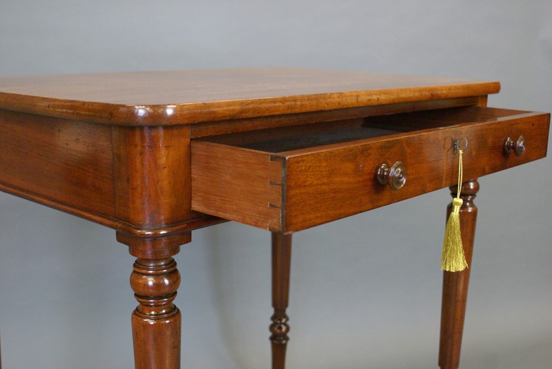 A chamber writing table attributed to Gillow-w-j-gravener-antiques-dsc09022-main-637832133845517437.JPG
