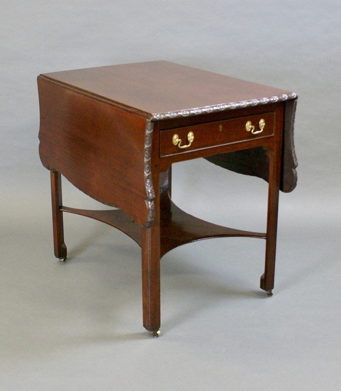 An Unusual Colonial Padouk Supper Table-w-j-gravener-antiques-dsc09058-main-637838962457274781.jpg