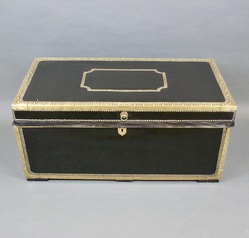 A large scale China Trade traveling trunk-w-j-gravener-antiques-dsc09629-main-637947817086192702.jpg