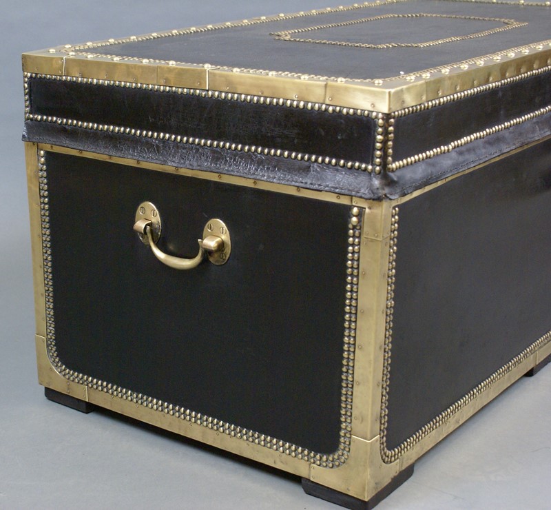 A large scale China Trade traveling trunk-w-j-gravener-antiques-dsc09634-main-637947817314899803.jpg