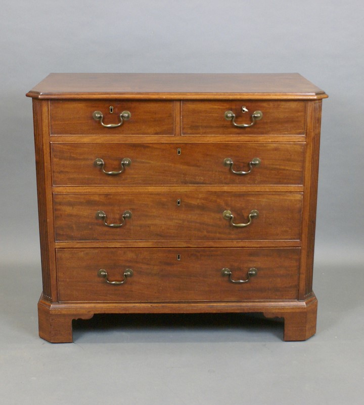 A superior quality George III mahogany chest .-w-j-gravener-antiques-dsc09746-main-638001421106057691.jpg