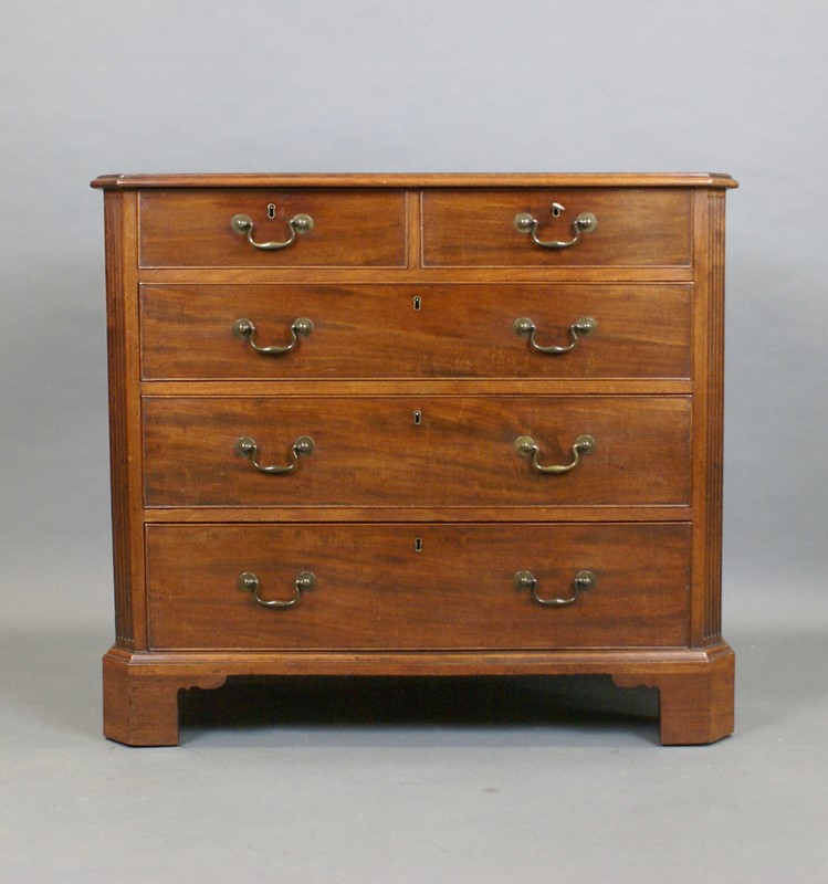 A superior quality George III mahogany chest .-w-j-gravener-antiques-dsc09747-main-638001420076797304.jpg
