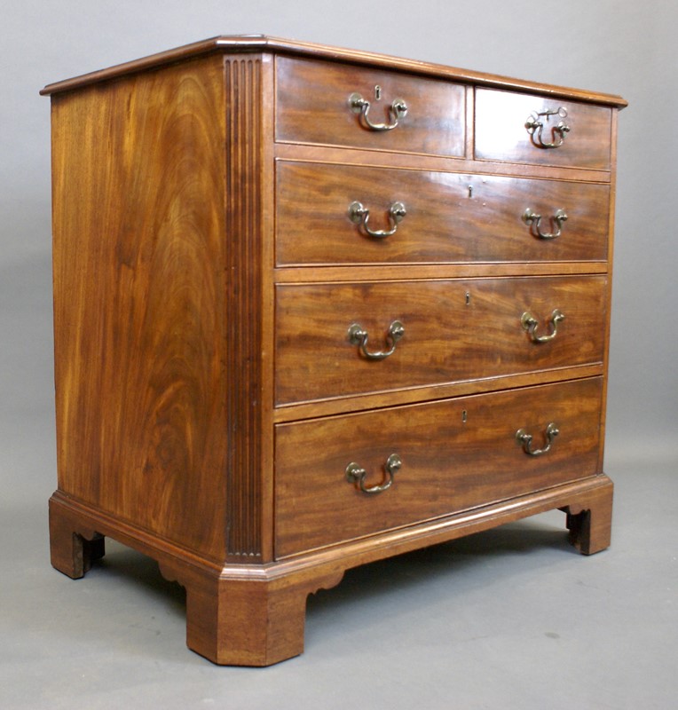 A superior quality George III mahogany chest .-w-j-gravener-antiques-dsc09755-main-638001420913089489.jpg