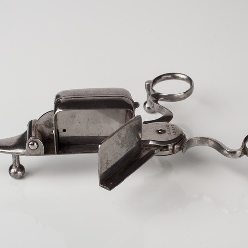 Close-Plate Wick Trimmers
