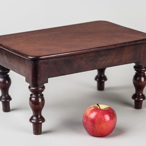 Journeyman's Model Table