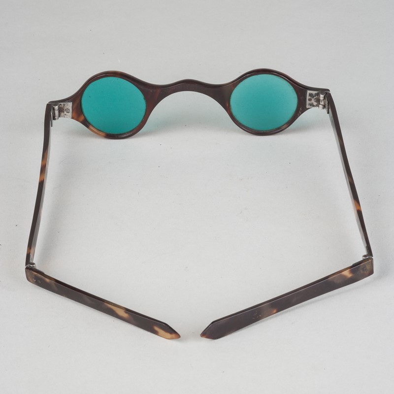 Tortoiseshell Framed Sunglasses-walpoles-4867d-main-637999604104914452.jpg