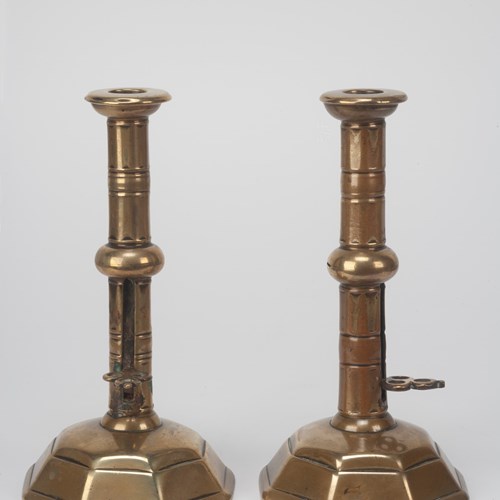 Side Eject Candlesticks